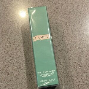 La Mer Lip Volumizer - Mint Green Packaging